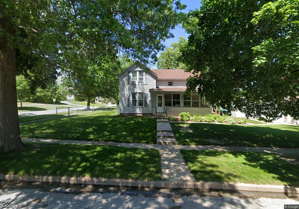 723 W 2nd St, Cedar Falls, IA 50613 - photo 1