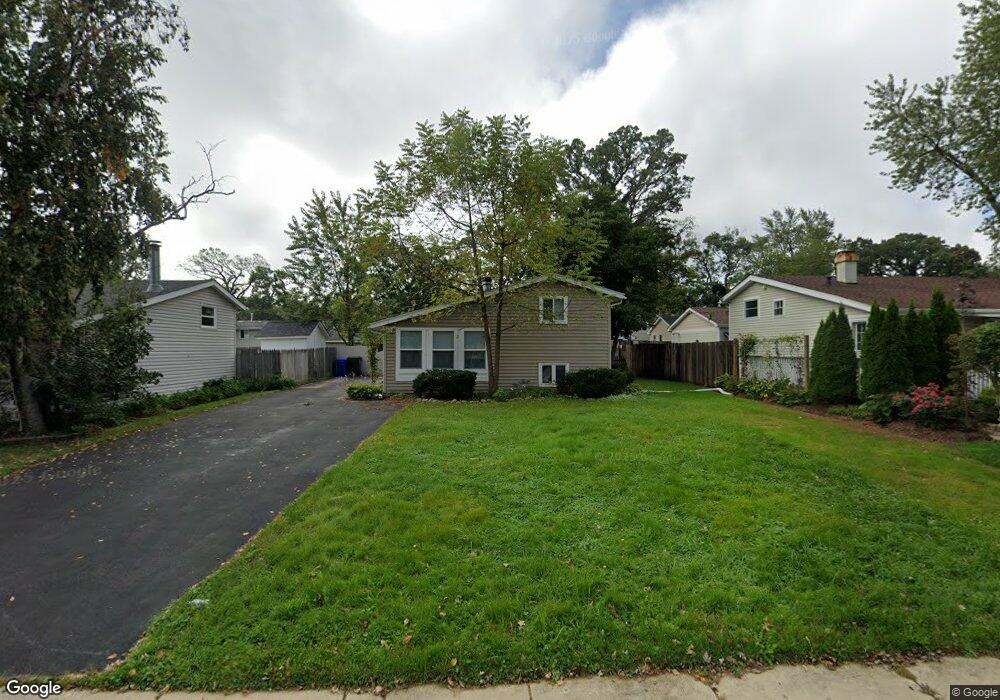 529 Apache Ave, Carpentersville, IL 60110 - photo 1
