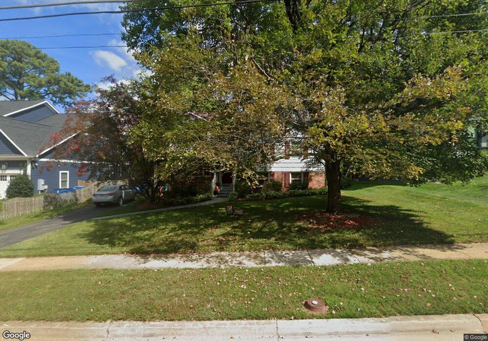 2001 Mcfall St, McLean, VA 22101 - photo 1