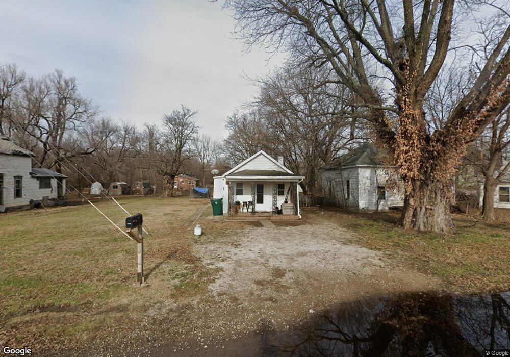 1909 Gabriel Ave, Parsons, KS 67357 - photo 1