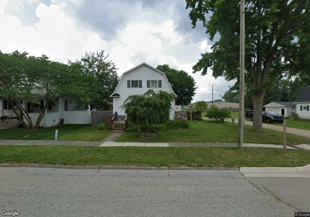 525 E Irwin St, Bad Axe, MI 48413 - photo 1