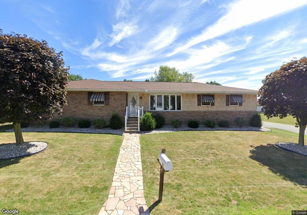 105 Laurel Ln, Taylor, PA 18517 - photo 1