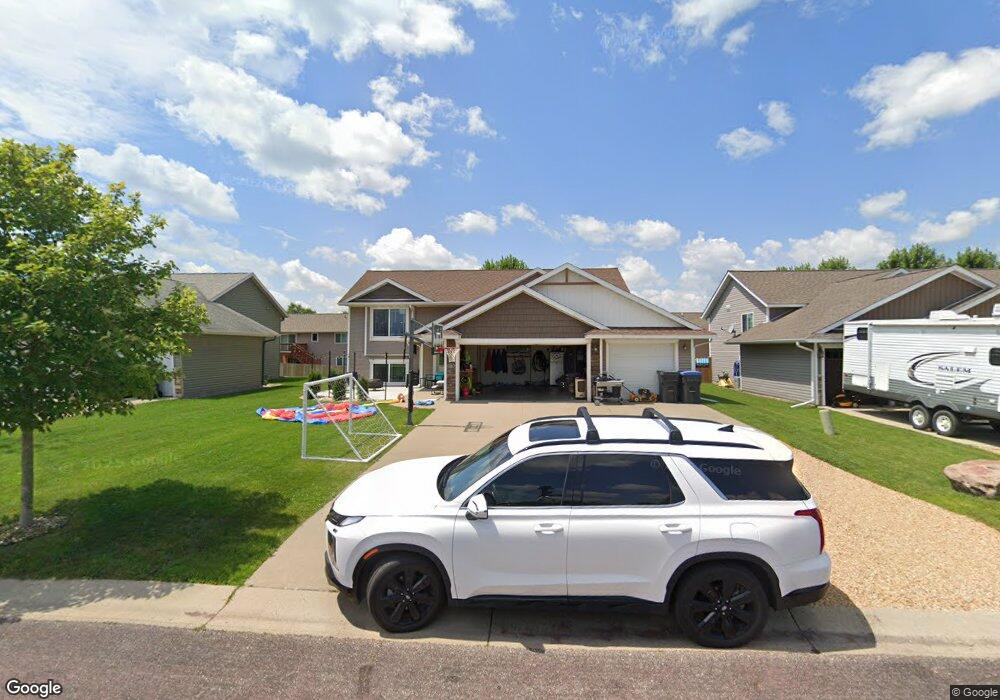 1112 Heron Dr, Mankato, MN 56001 - photo 1