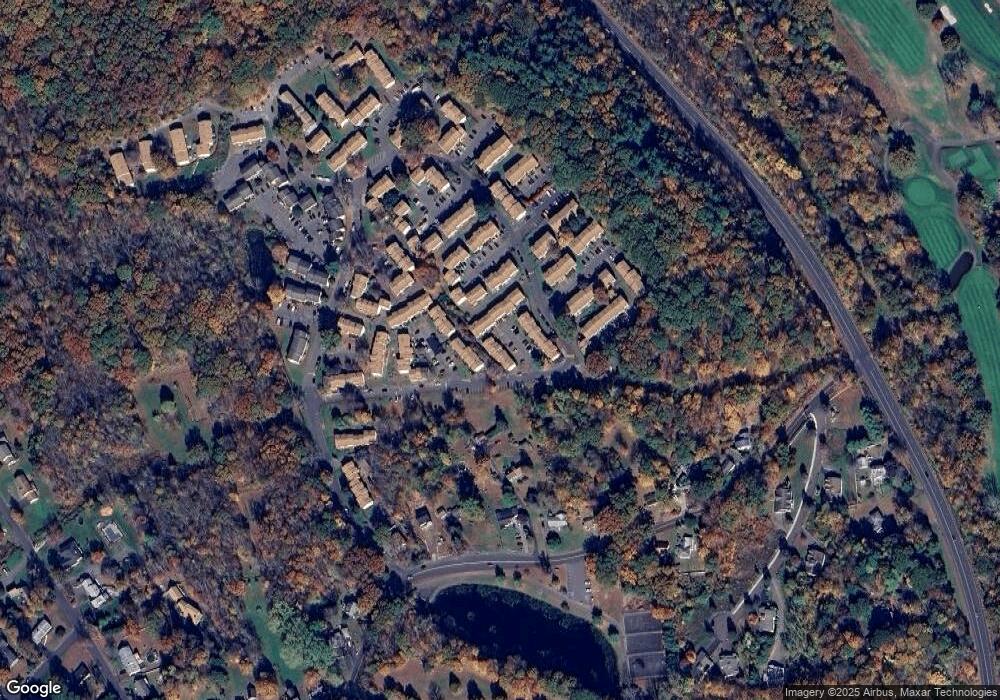 60 Round Tree Dr unit 6, Naugatuck, CT 06770 - photo 1