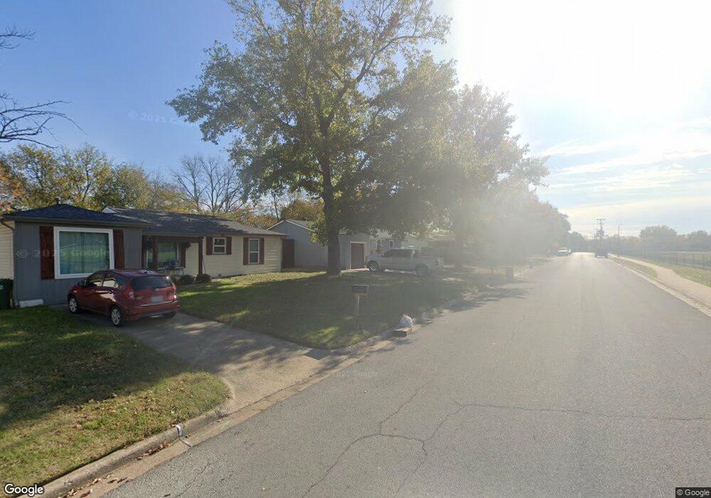 548 Harrison Ln, Hurst, TX 76053 - photo 1