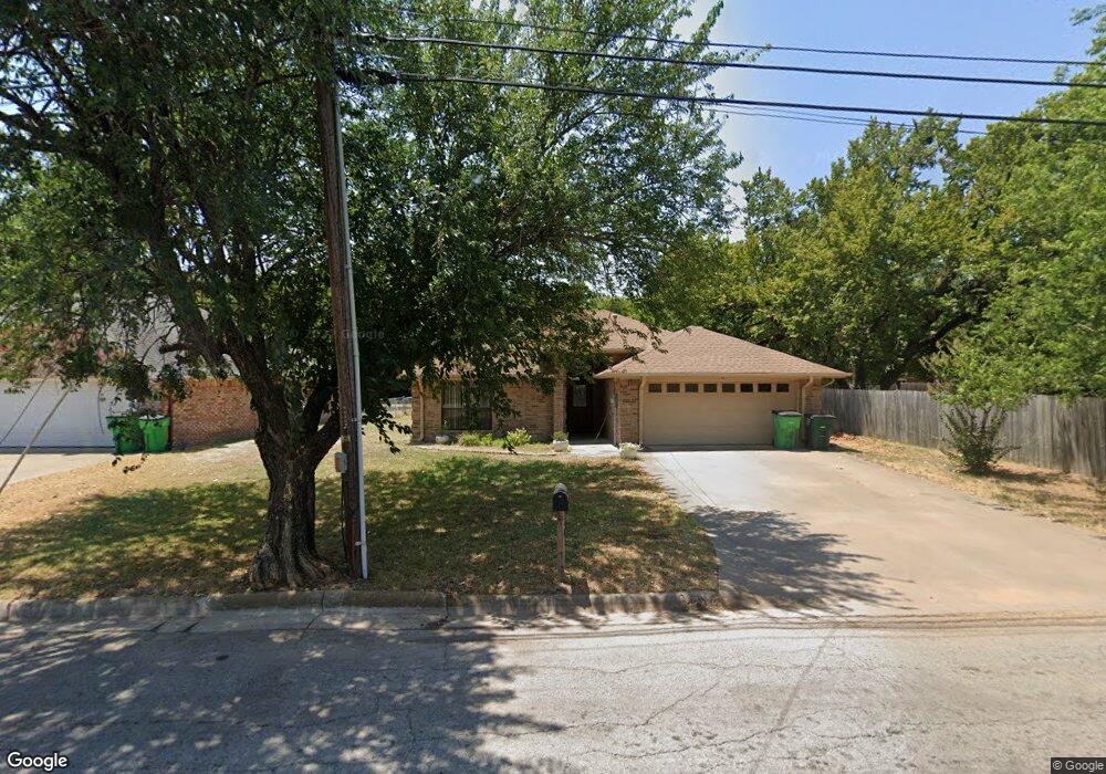 1401 S Howeth St, Gainesville, TX 76240 - photo 1