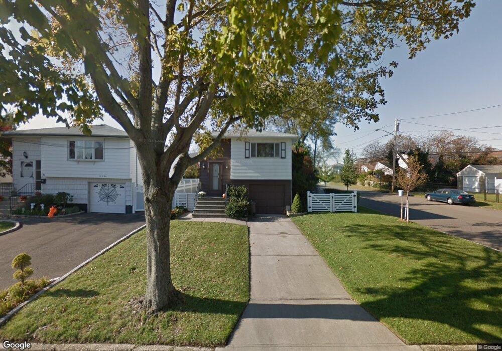 203 Verona Pkwy, Lindenhurst, NY 11757 - photo 1