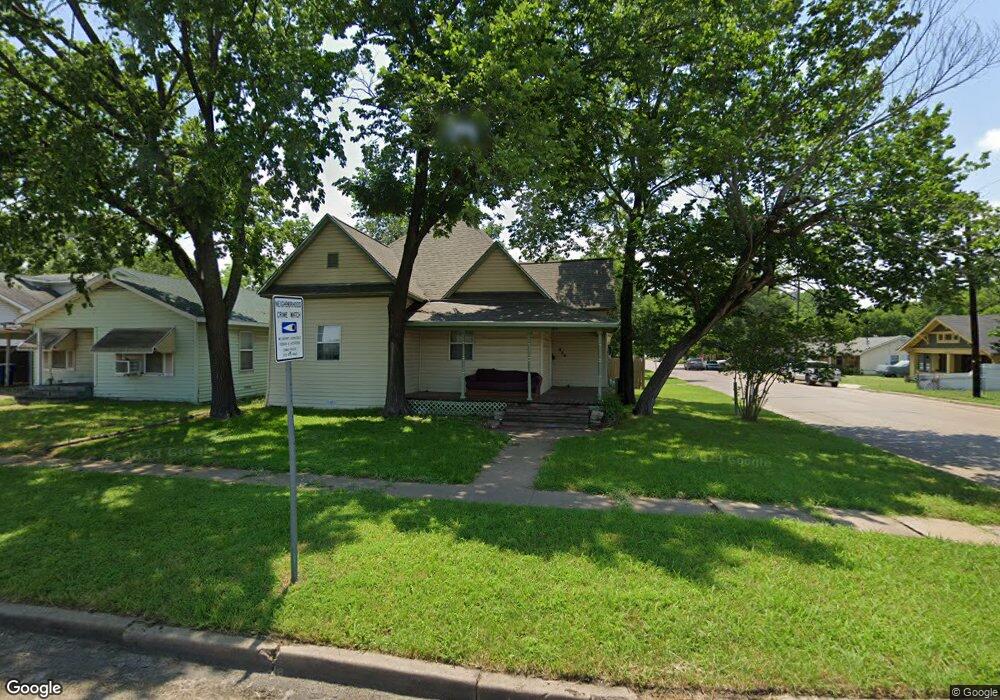 909 NW Main St, Ennis, TX 75119 - photo 1