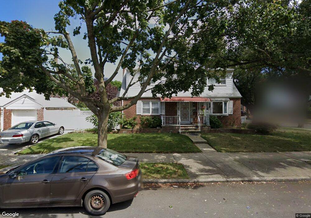 8417 265th St, Floral Park, NY 11001 - photo 1