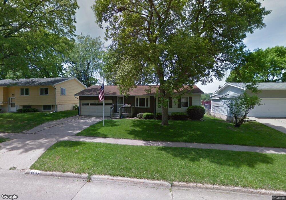 4433 Twin Pine Dr NE, Cedar Rapids, IA 52402 - photo 1