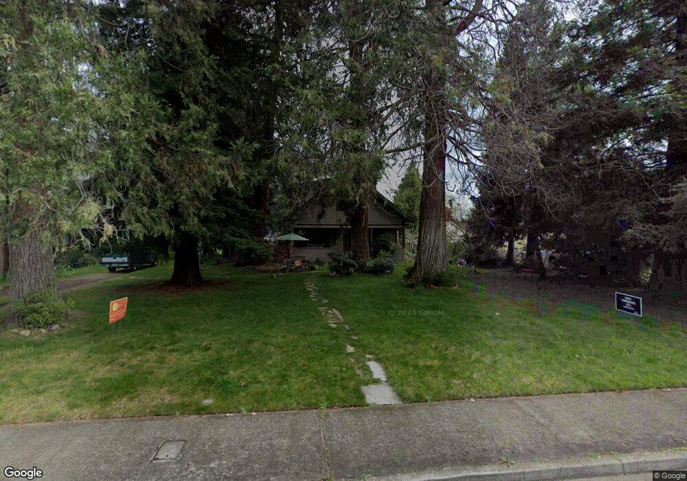 831 NE 10th St, Grants Pass, OR 97526 - photo 1