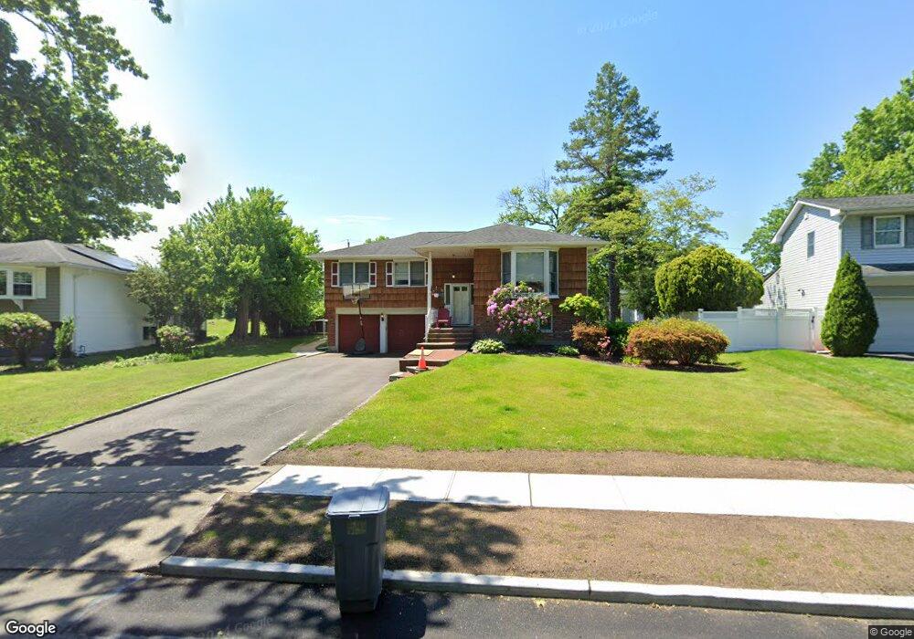 38 Pittoni Dr, ComMacK, NY 11725 - photo 1