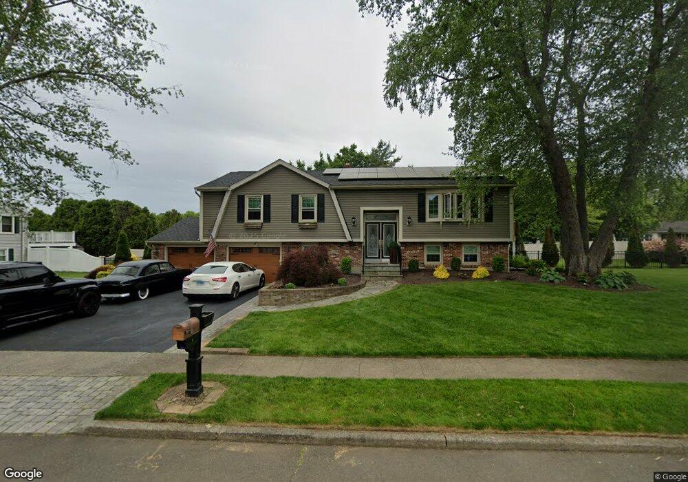 8 Bridle Path Ln, West Haven, CT 06516 - photo 1