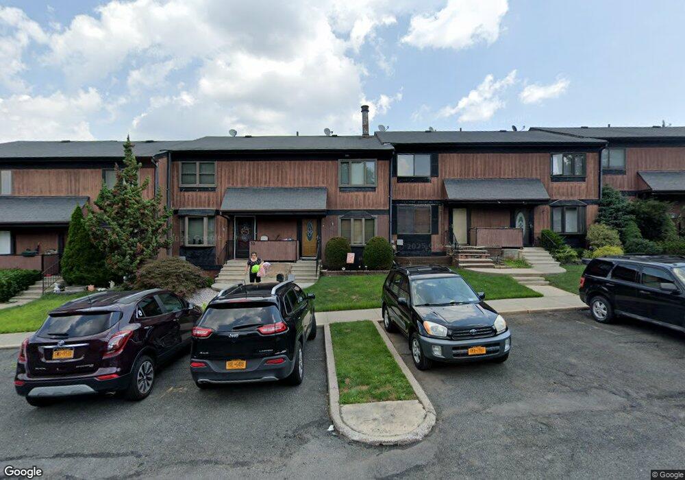 35 Hemlock Ct unit 154, Staten Island, NY 10309 - photo 1