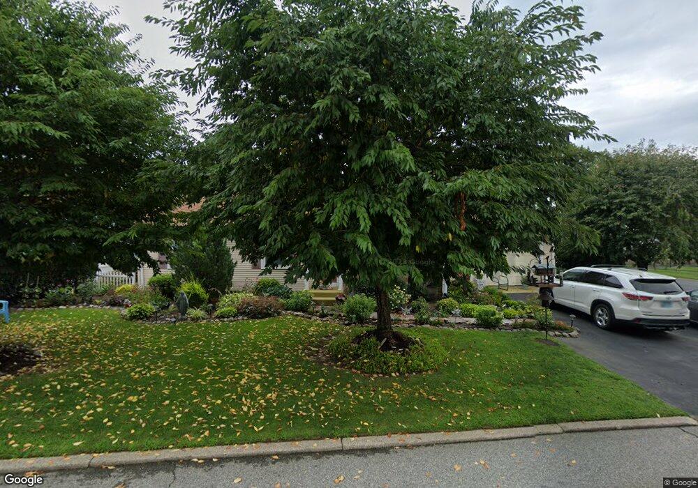 113 Macarthur Rd, Woonsocket, RI 02895 - photo 1