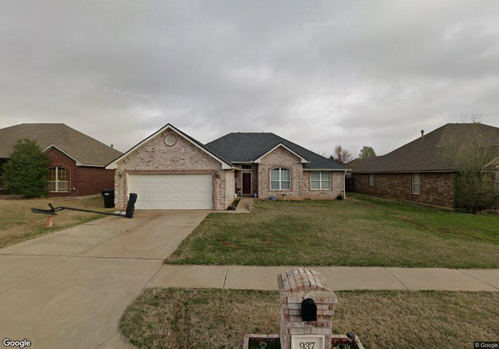 937 NE 30th St, Moore, OK 73160 - photo 1