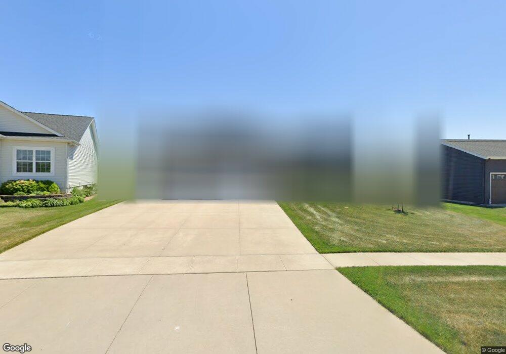 921 Blue Stone St NW, Cedar Rapids, IA 52405 - photo 1