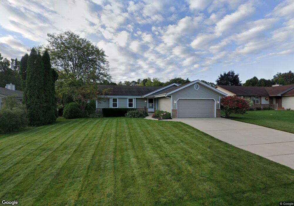 N76W15295 Prairie Ln, Menomonee Falls, WI 53051 - photo 1