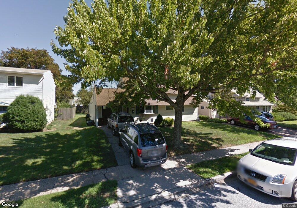 105 Stirrup Ln, Levittown, NY 11756 - photo 1