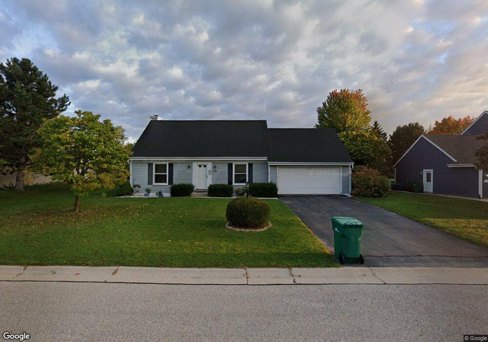 N76W15970 Hunters Ridge Cir, Menomonee Falls, WI 53051 - photo 1