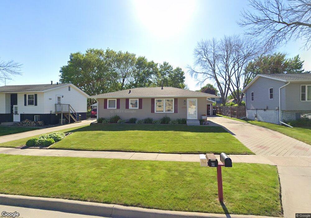 1224 Edgewood Dr, Waterloo, IA 50701 - photo 1