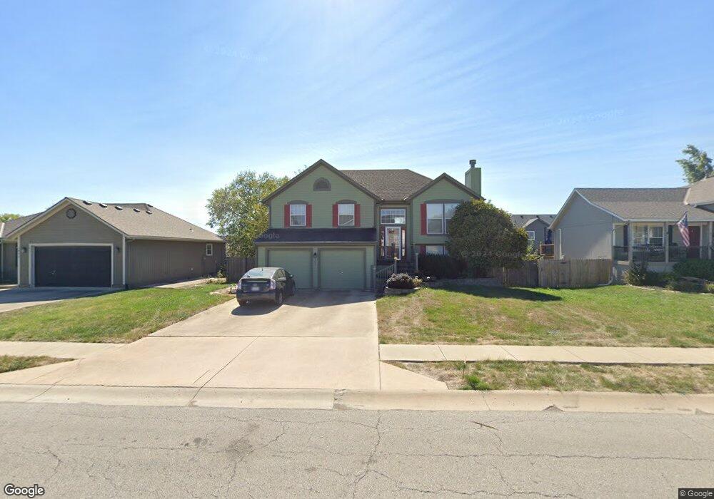 501 Sunny Ln, Raymore, MO 64083 - photo 1