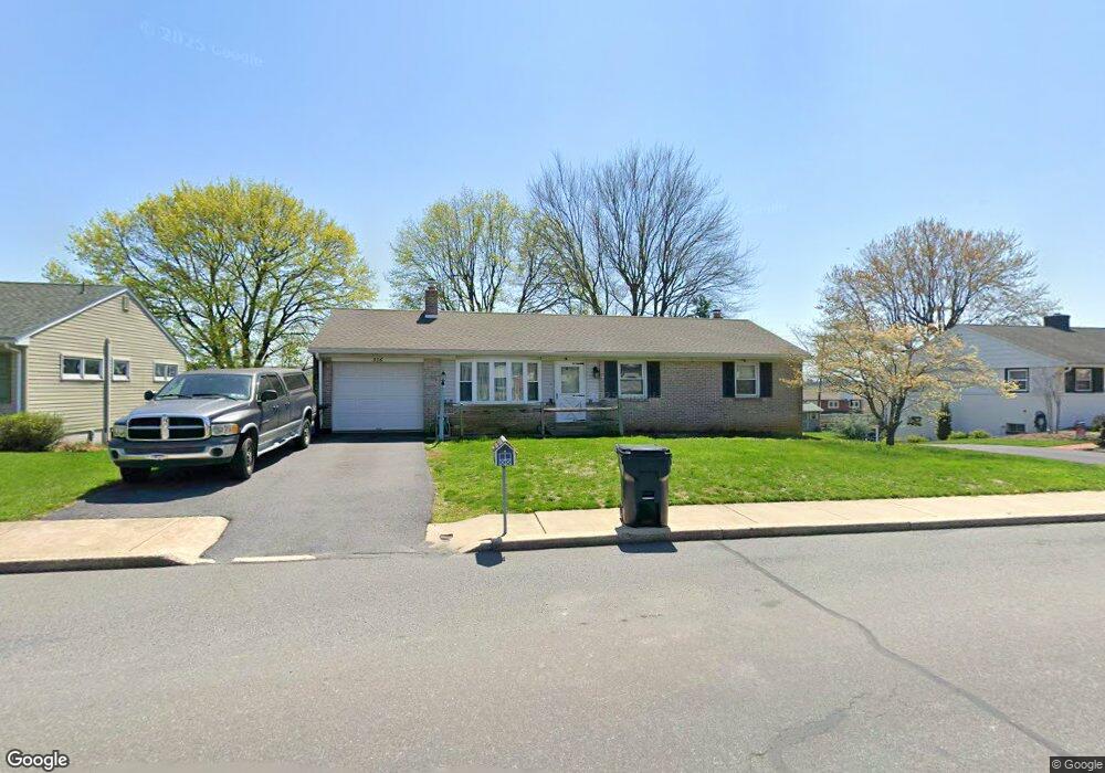 336 Valley View Dr, New Holland, PA 17557 - photo 1