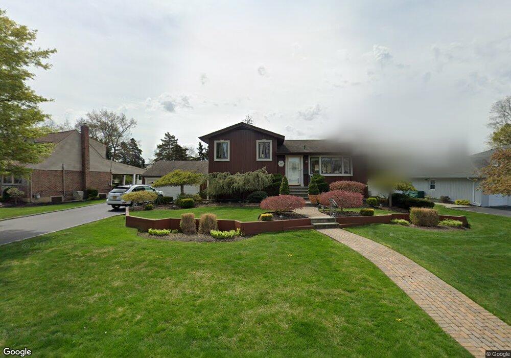 16 Gehrig St, ComMacK, NY 11725 - photo 1