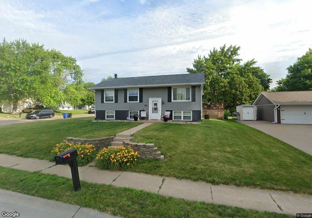 1434 W 57th St, Davenport, IA 52806 - photo 1