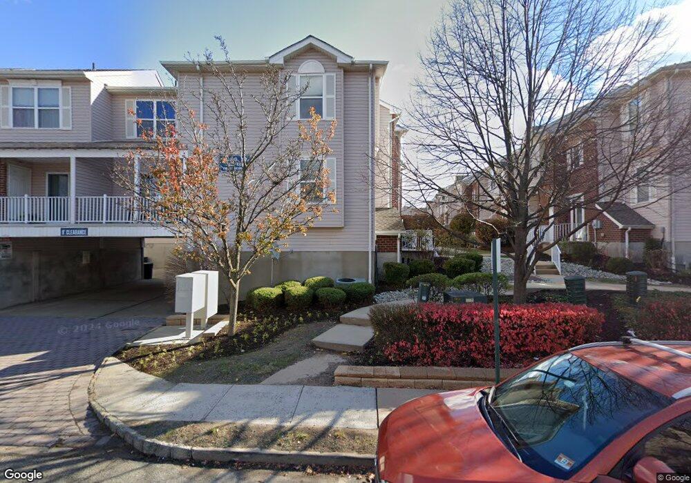 574 Great Beds Ct, Perth Amboy, NJ 08861 - photo 1