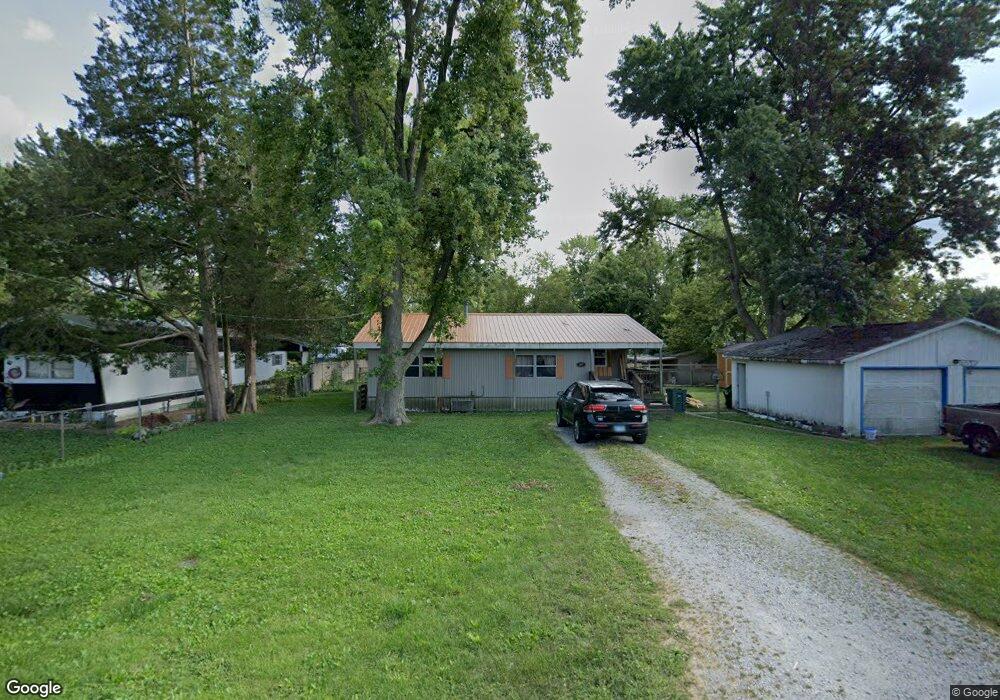 807 E Barker St, Tuscola, IL 61953 - photo 1