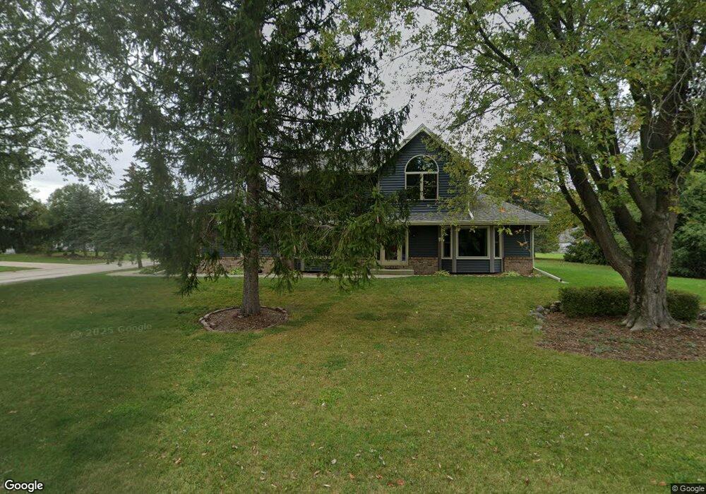 W158N10359 Mohawk Dr, Germantown, WI 53022 - photo 1