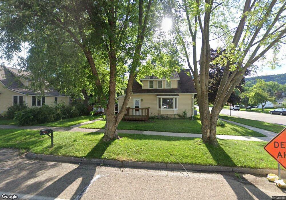 204 S Elm St, La Crescent, MN 55947 - photo 1