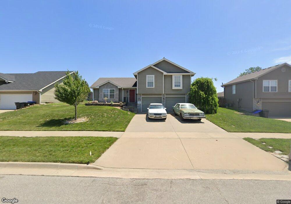 4108 SW Cambridge Ave, Topeka, KS 66610 - photo 1