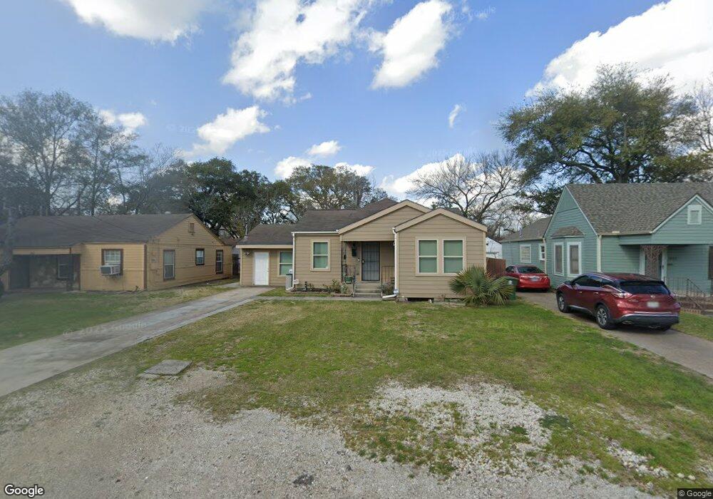 305 Caplin St, Houston, TX 77022 - photo 1