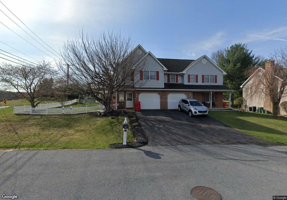 900 Cacoosing Dr, Reading, PA 19608 - photo 1