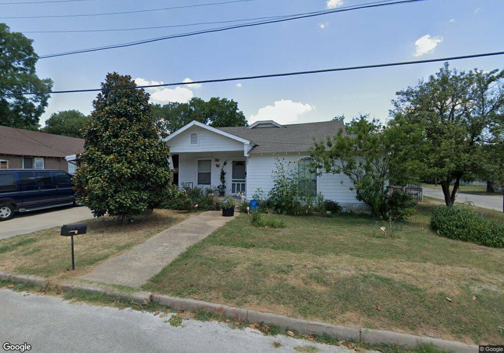 303 Andrews St, Gainesville, TX 76240 - photo 1