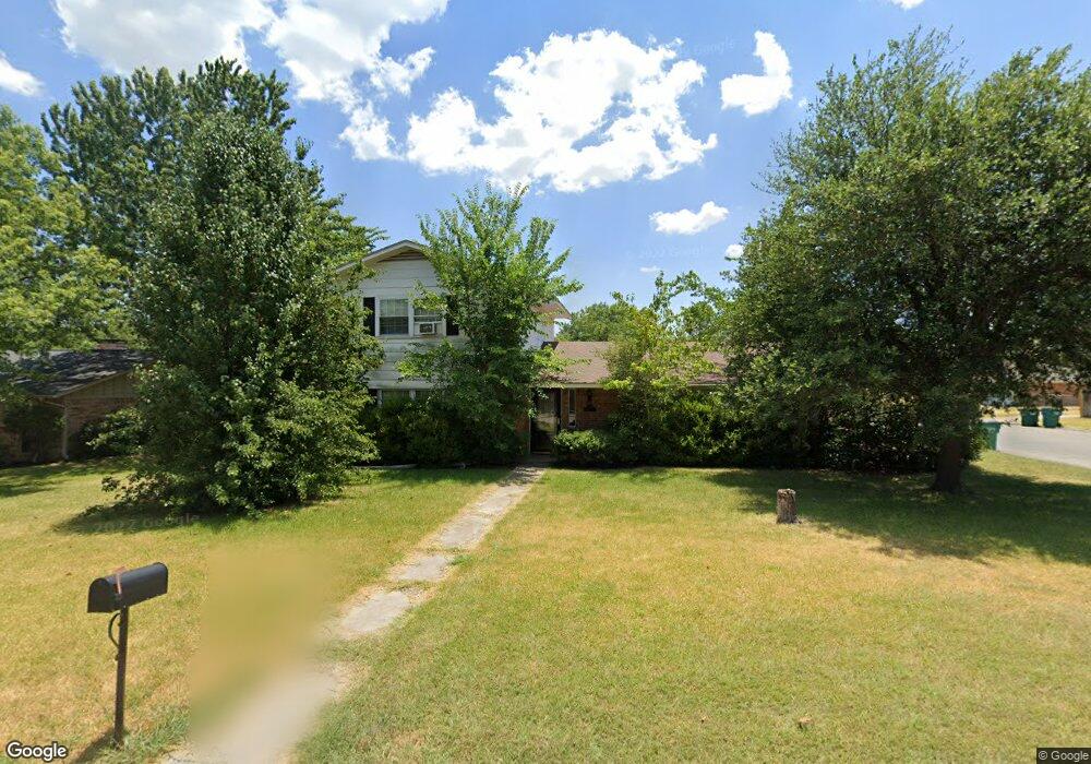 2000 Woodlawn St, Gainesville, TX 76240 - photo 1