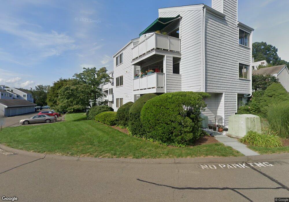 135 Rowayton Woods Dr, Norwalk, CT 06854 - photo 1