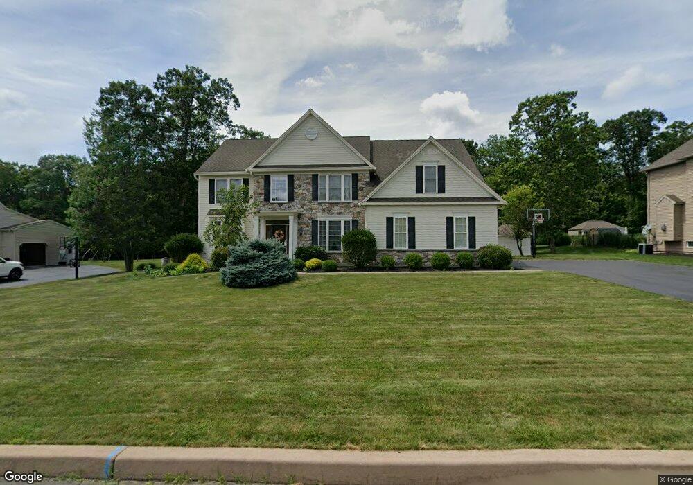 1032 Woodberry Dr, Mountain Top, PA 18707 - photo 1