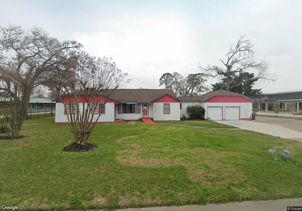 1432 S Gordon St, Alvin, TX 77511 - photo 1