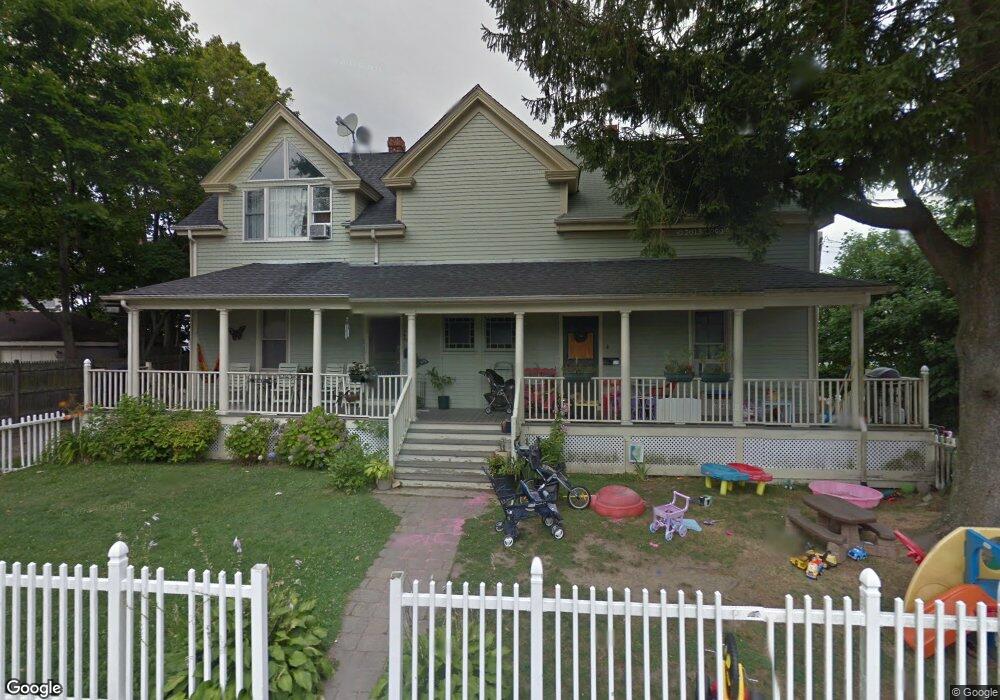 24 Ledyard St, Newport, RI 02840 - photo 1