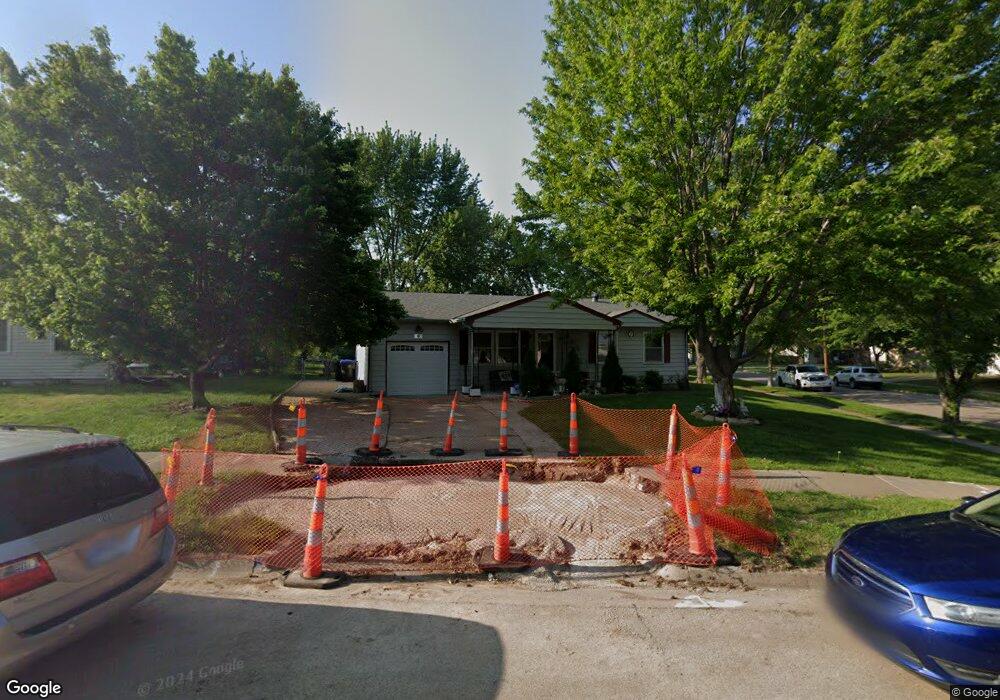 1124 SE 36th St, Topeka, KS 66605 - photo 1