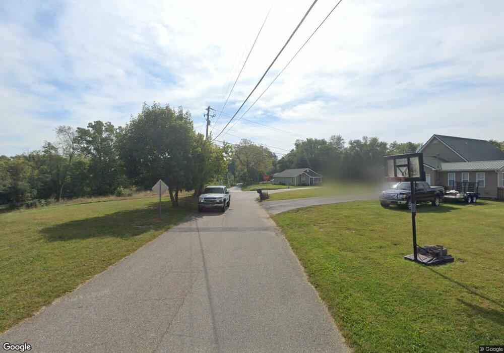 2 Lauderdale Dr, Johnson City, TN 37601 - photo 1