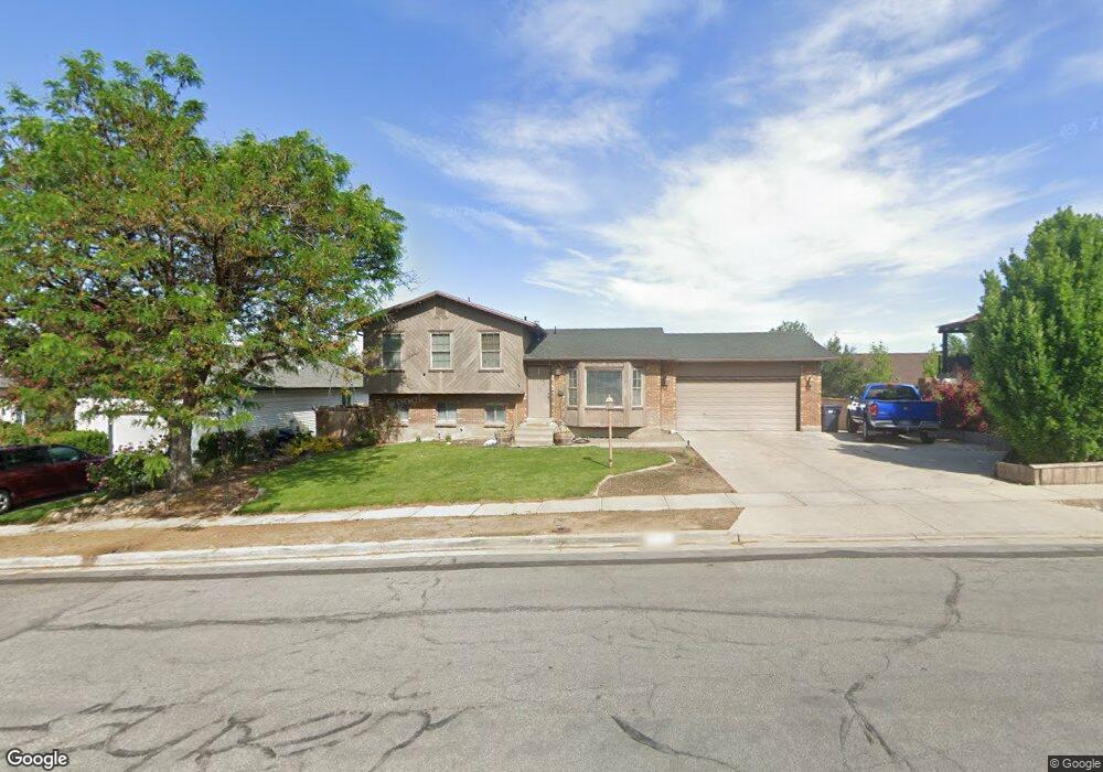 8708 S Pebble Hills Dr, Sandy, UT 84094 - photo 1