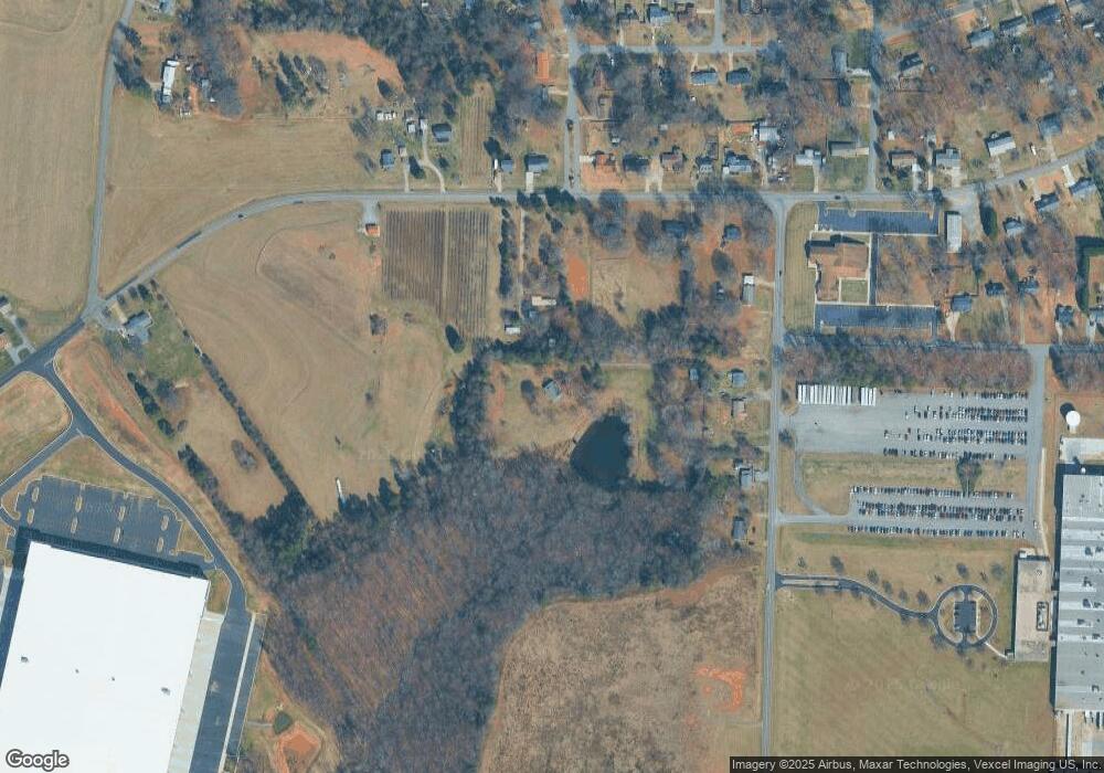 493 Crawford Rd unit 495, Statesville, NC 28625 - photo 1