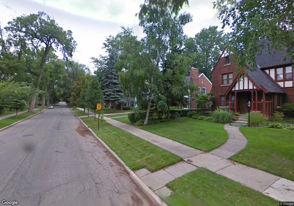 916 Lakepointe St, Grosse Pointe Park, MI 48230 - photo 1