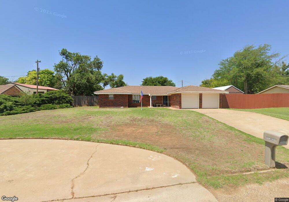 1302 Ebeling Dr, Plainview, TX 79072 - photo 1
