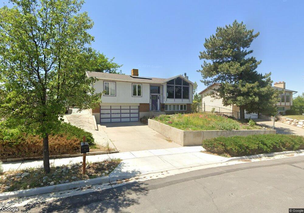 9096 Hummingbird Ln, Sandy, UT 84094 - photo 1