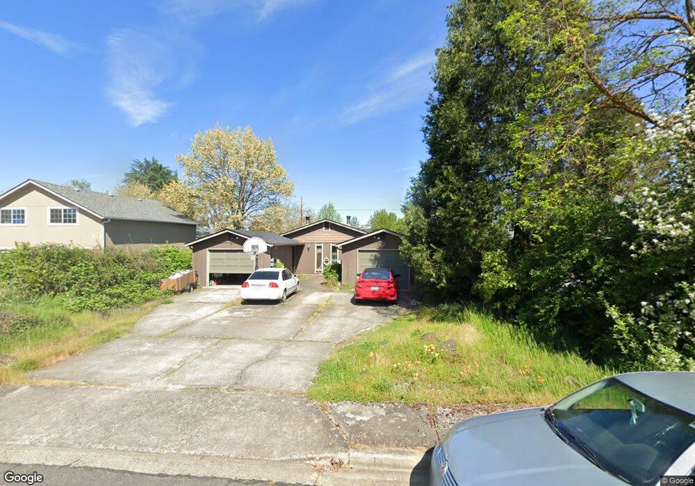 637 Maple St, Central Point, OR 97502 - photo 1